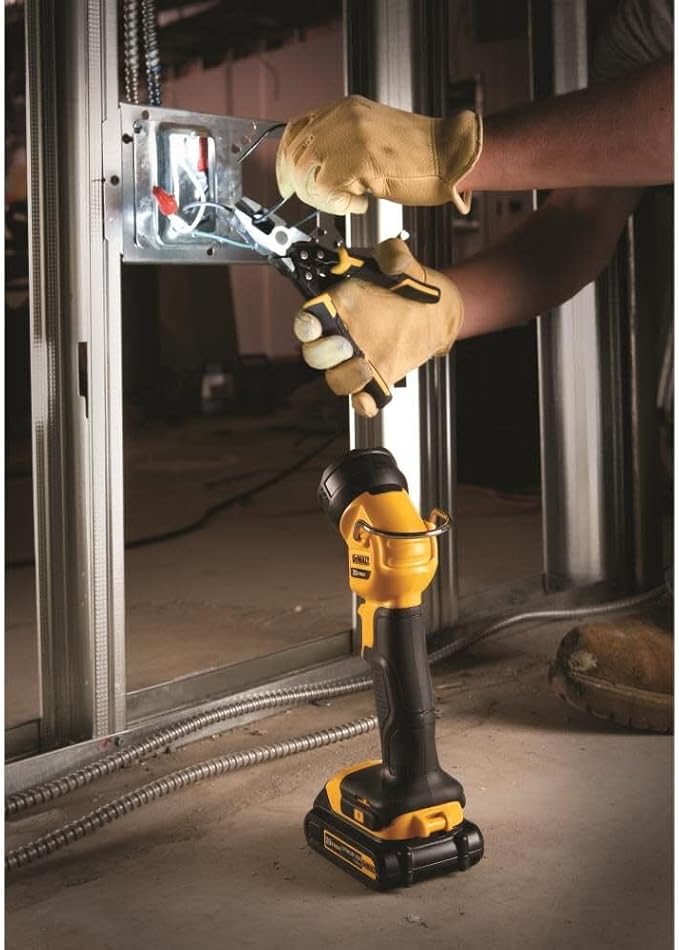 DEWALT 20V MAX* LED Work Light/Flashlight (DCL040)