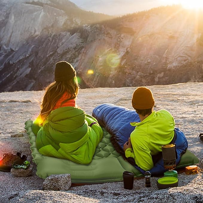 Double Sleeping Pad for Camping, 2 Person Ultralight Inflatable Sleeping Mat with Pillow and Built-in Foot Pump, Portable Camping Mattress for Tent, Backpacking, Hiking, Traveling(Green