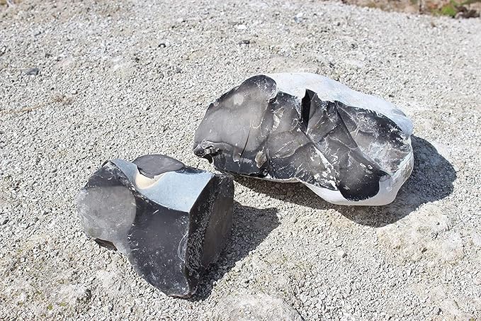 English Flint Stone Rock for Use with A Carbon Steel Striker (not included) for Bushcraft, survival and Camping Activities. Comes in an Emergency Tinder Jute Bag.