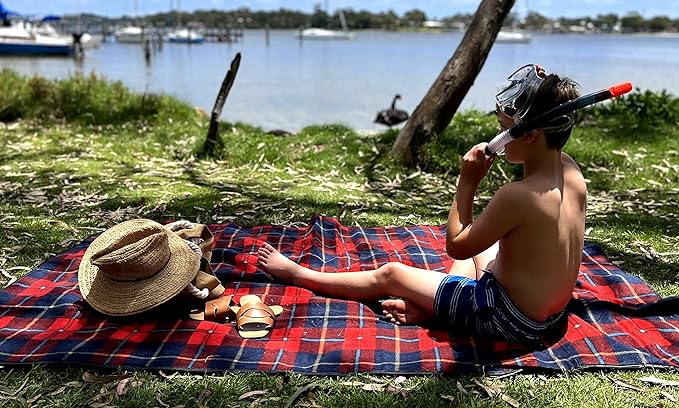 DOWN UNDER OUTDOORS Large Waterproof Windproof Extra Thick 350 GSM Quilted Fleece Stadium Blanket, Camping Picnic Outdoor & Beach, Machine Washable 82 x 55
