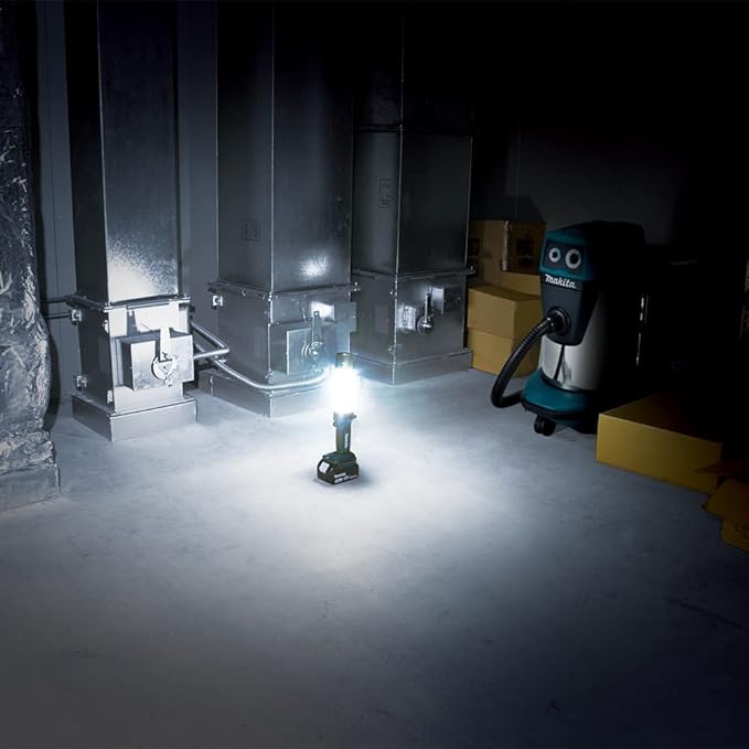 Makita DML806 18V LXT Lithium-Ion Cordless L.E.D. Lantern/Flashlight Tool
