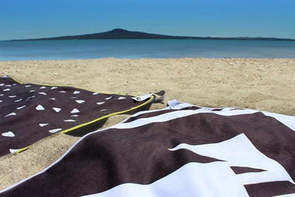 Microfiber Beach Towel & Bag. Lightweight, Compact & Quick-Dry. For Travel, the Beach, Pool, Gym, Yoga & Camping. Extra Large (71x35.5), Black