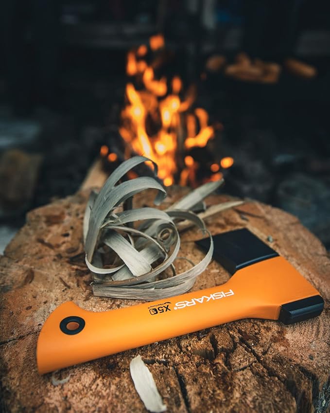 Fiskars Camping Axe XXS X5, Storage and Carrying Case Included, Length: 23 cm, Non-stick Coating, Weight: 480 g, High Steel Blade/Reinforced plastic handle, Orange, 1015617