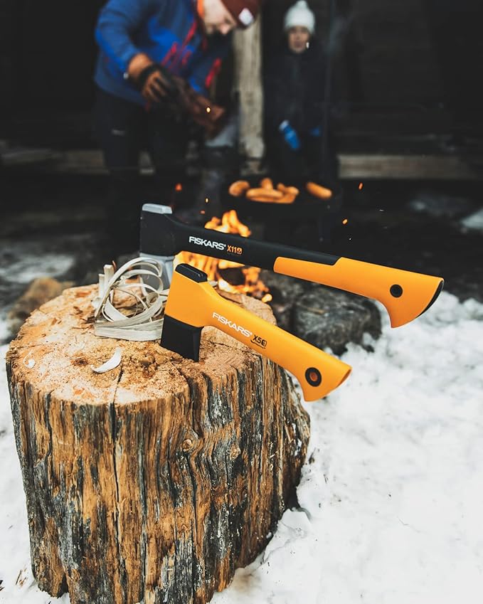 Fiskars Camping Axe XXS X5, Storage and Carrying Case Included, Length: 23 cm, Non-stick Coating, Weight: 480 g, High Steel Blade/Reinforced plastic handle, Orange, 1015617