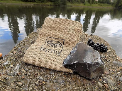 English Flint Stone Rock for Use with A Carbon Steel Striker (not included) for Bushcraft, survival and Camping Activities. Comes in an Emergency Tinder Jute Bag.