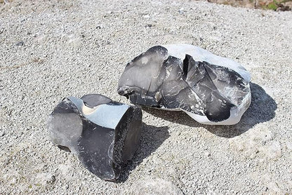 English Flint Stone Rock for Use with A Carbon Steel Striker (not included) for Bushcraft, survival and Camping Activities. Comes in an Emergency Tinder Jute Bag.