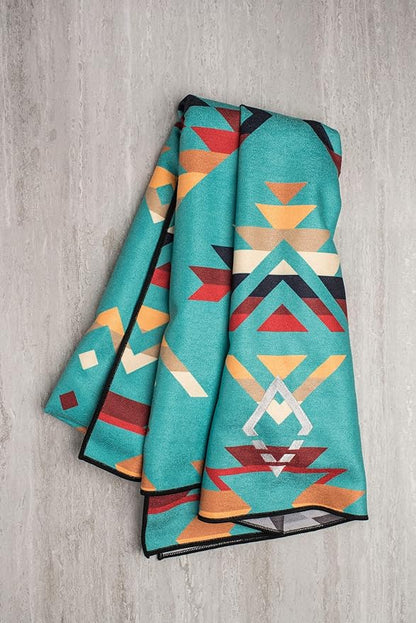 Nomadix Original Towel - Perfect for Beach, Pool, Travel, Camping, Yoga - Made with Recycled Materials - Super Absorbent - Sand Resistant - 72.5x30
