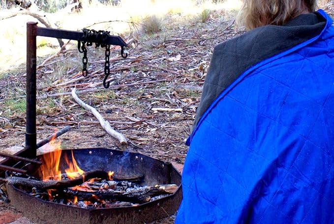 DOWN UNDER OUTDOORS Large Waterproof Windproof Extra Thick 350 GSM Quilted Fleece Stadium Blanket, Camping Picnic Outdoor & Beach, Machine Washable 82 x 55