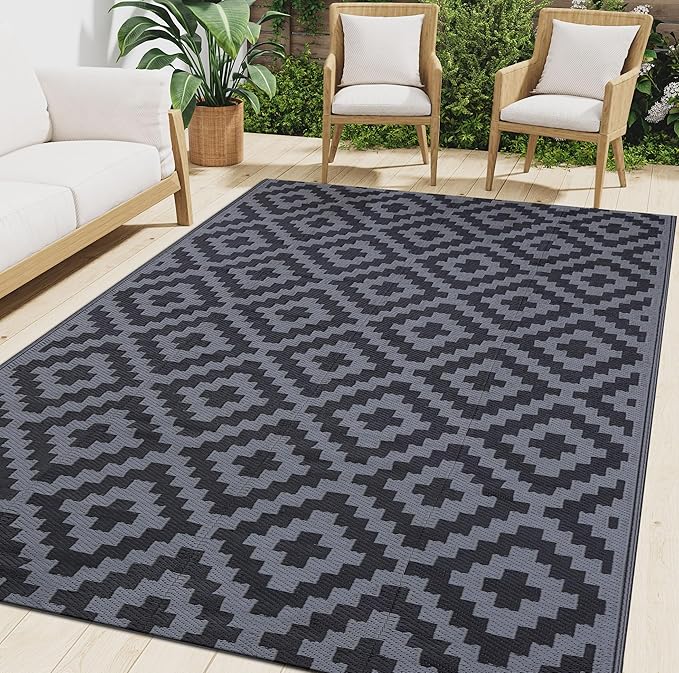 Smiry Waterproof Outdoor Rug 4x6 ft, Reversible Plastic Straw Patio Camping Rugs, Outdoor Indoor RV Mat Carpet for Patio, Outside Entry, Backyard, Deck, Bench, Picnic, Camper, Black & Grey