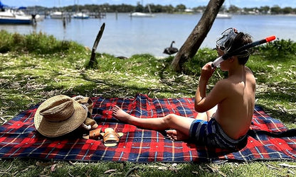 DOWN UNDER OUTDOORS Large Waterproof Windproof Extra Thick 350 GSM Quilted Fleece Stadium Blanket, Camping Picnic Outdoor & Beach, Machine Washable 82 x 55