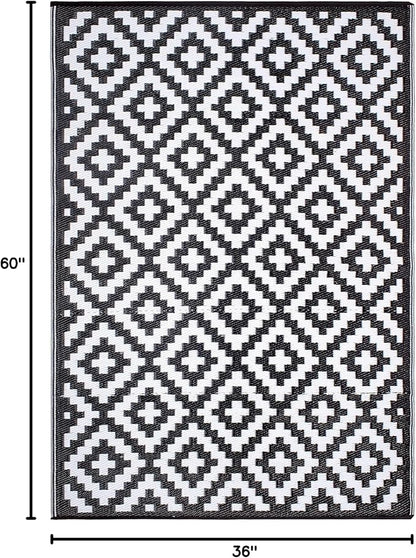 FH Home Outdoor Rug - Waterproof, Fade Resistant, Reversible - Premium Recycled Plastic - Geometric - Porch, Deck, Balcony, Mudroom, Laundry Room, Patio - Aztec - Black & White Crease Free - 3 x 5 ft