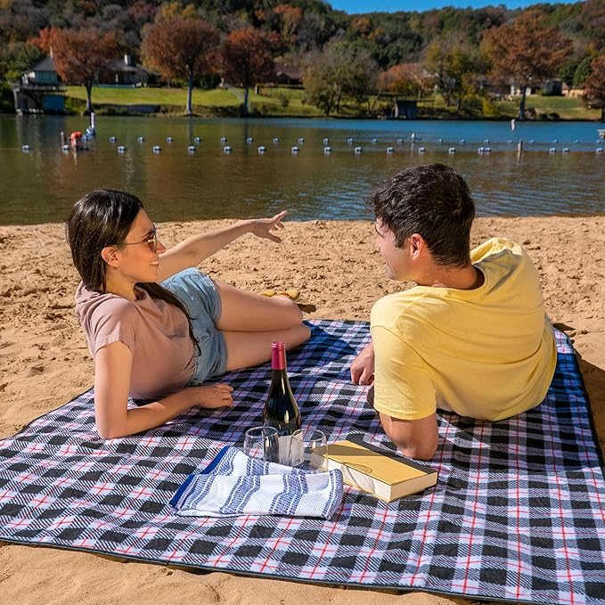 BRAWNTIDE Large Outdoor Waterproof Blanket - Quilted, Extra Thick Fleece, Warm, Windproof, Sandproof, Includes Stuff Sack, Shoulder Strap, Ideal for Beaches, Picnics, Camping, Stadiums, Dogs, Car